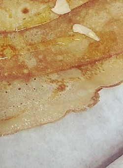 Crêpe miel amandes grillées(3€50)